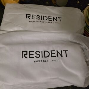 White Mattress Protector and Sheet Set - Full